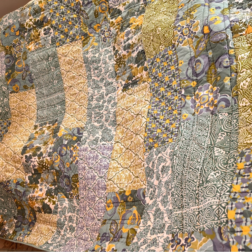 Pottery Barn Twin Quilt & 2 shams.Reversible,Patchwork. UEC. Blues,Greens,Yellow - Picture 8 of 9